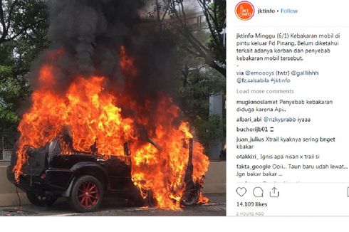 Korsleting Listrik, Mobil Nissan X-trail Terbakar di Lebak Bulus