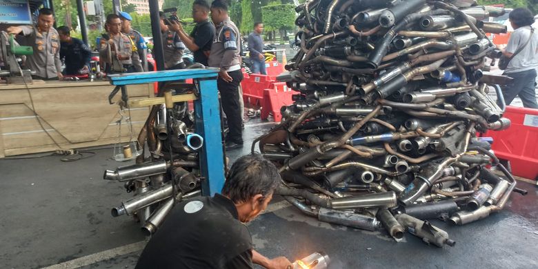 Police Seize 848 Brong Exhausts in Semarang City, Central Java