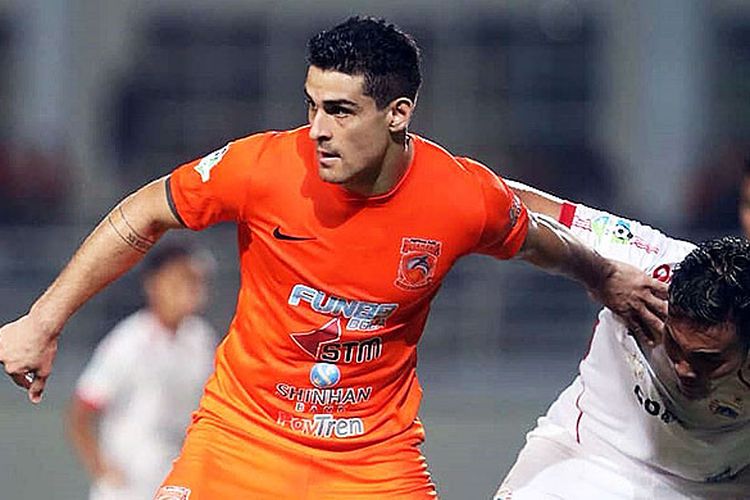 Matias Conti beraksi untuk Borneo FC.