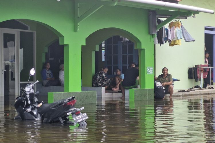 Situasi banjir dan evakuasi korban di Kelurahan Genuksari, Kota Semarang, Jumat (15/3/2024).