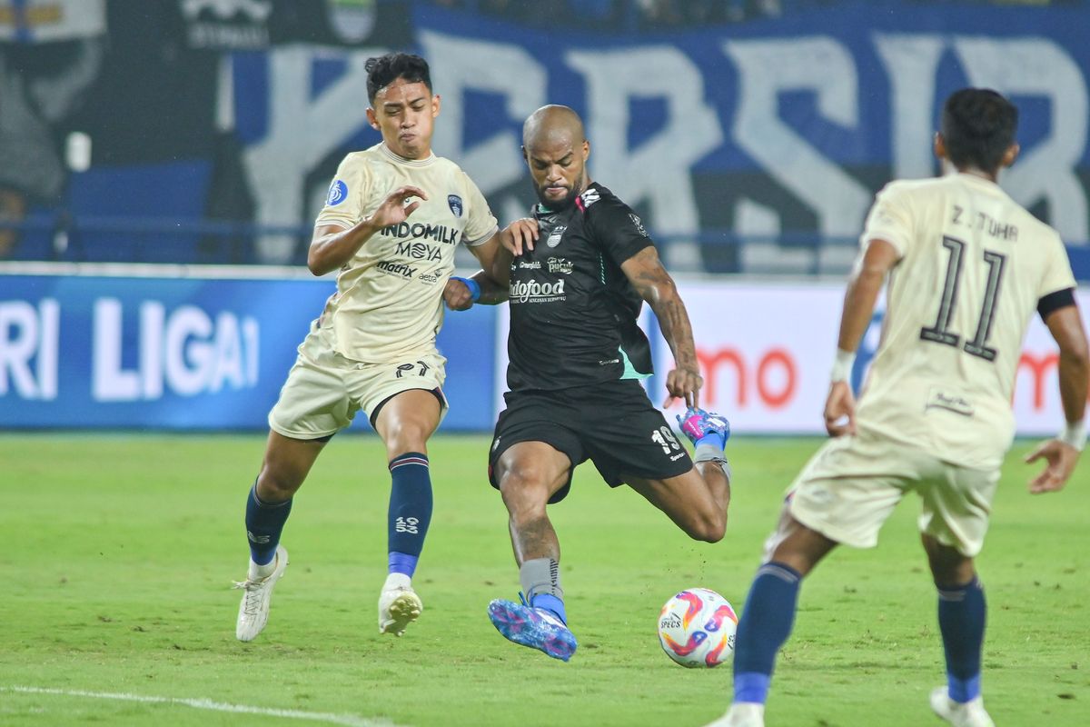 Persib Bandung vs Persita - Gallery image 1