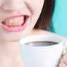 8 Cara Mencegah Gigi Menguning akibat Minum Kopi