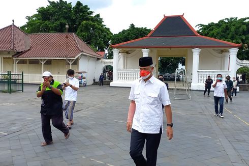 Jenazah Buya Syafii Maarif Tiba di Masjid Gedhe Kauman, Diiringi Banyak Pelayat, Salah Satunya Ganjar Pranowo