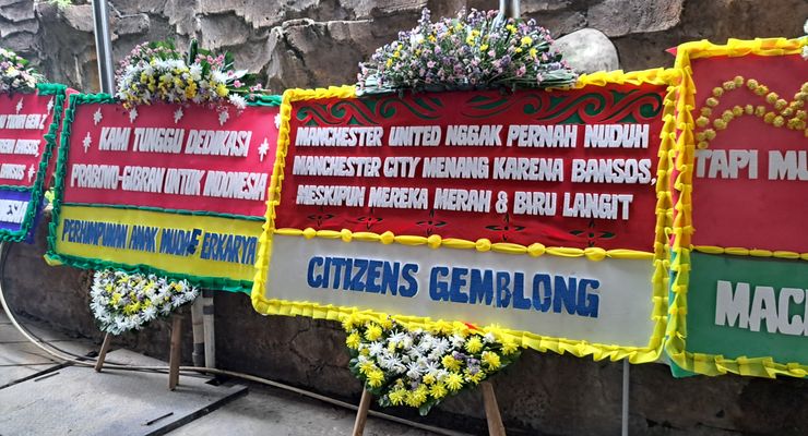 Jelang Putusan Sengketa Pilpres, Karangan Bunga Bernada Sindiran Muncul di MK