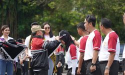 Lepas Kontingen PON Ke-21 Kalteng, Gubernur Sugianto Minta Mereka Jaga Kesehatan dan Kekompakan