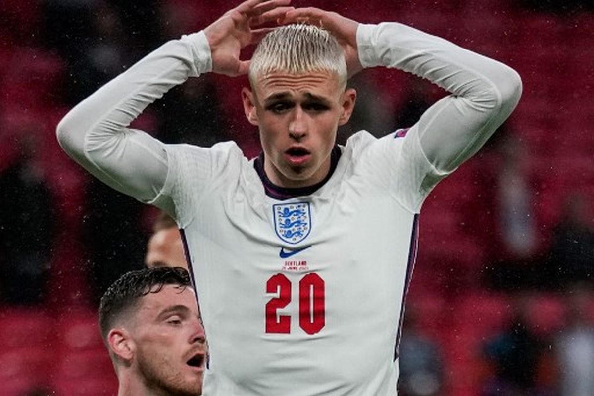 Ekspresi kecewa Phil Foden ketika gagal menyelesaikan peluang pada laga Grup D Euro 2020 yang mempertemukan Inggris vs Skotlandia di Stadion Wembley, Sabtu (19/6/2021) dini hari WIB.