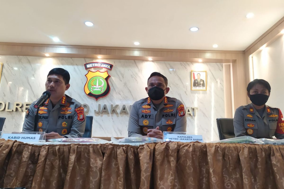 Kabid Humas Polda Metro Jaya Kombes Endra Zulpan  mengatakan pelaku pencabulan dan sembilan korban anak masih teman sepermainan dan saudara