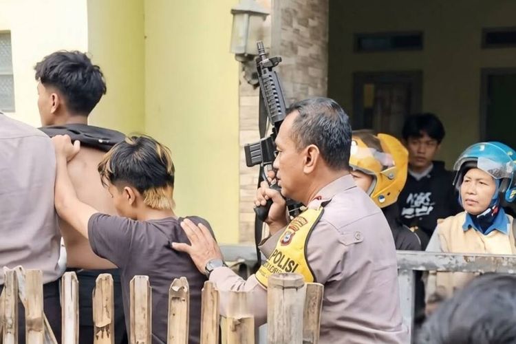 Pemuda di Garut Begal Siswa Sekolah Pakai Pistol Mainan, Berujung Amukan Massa
