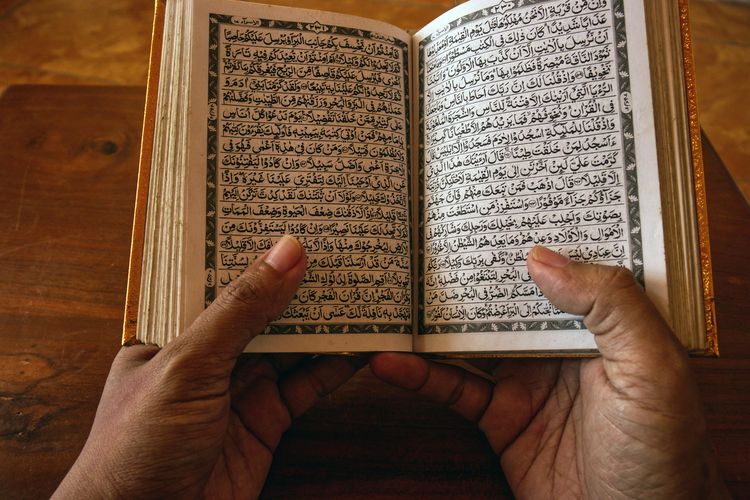 Malam Nuzulul Quran diperingati pada 17 Ramadhan. Ini 5 amalan yang dianjurkan untuk mengisi malam penuh berkah tersebut beserta keutamaannya.