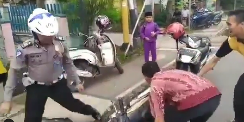 Viral video pria banting motor karena tak mau ditilang