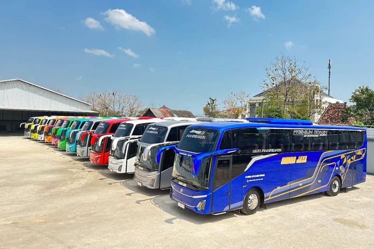 Deretan bus baru PO Subur Jaya