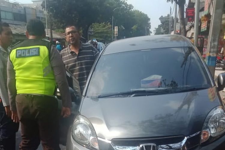 Honda Mobilio Tabrak Polisi di Pasar Minggu 