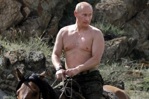 Saat Putin Saling Ejek dengan Pemimpin Barat soal Foto Telanjang Dada...
