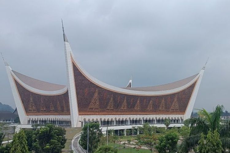 Masjid Raya di Sumatera Barat diberi nama ulama besar, Syekh Akhmad Khatib Al Minangkabawi. 