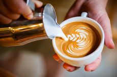 Bikin Latte Art Pakai Susu Sapi vs Susu Plant Based, Apa Bedanya?