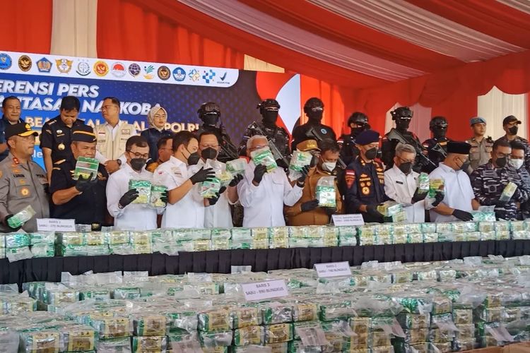 Penyelundupan 2 Ton Sabu di Kepri, Dikendalikan WNI Berstastus Buron yang Tinggal di Luar Negeri