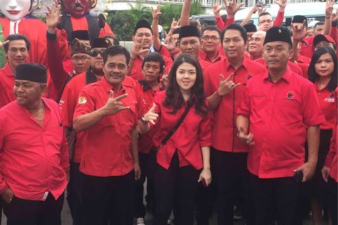 Cerita Tina Toon, Mantan Penyanyi Cilik yang Akhirnya Berkiprah di Dunia Politik