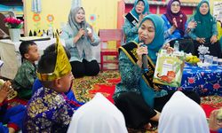 Puncak Harganas, Bunda PAUD Riau Bacakan Dongeng untuk Anak-anak TK di Kampar