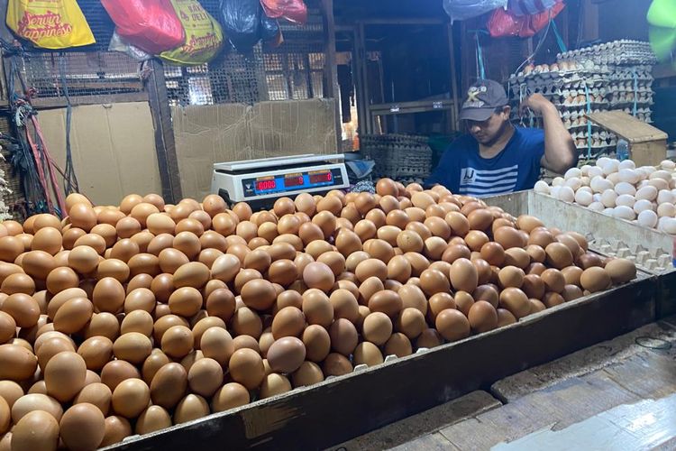 Telur yang dijual oleh Wanto (42), salah satu pedagang di Pasar Pademangan Timur, Jakarta Utara. 
