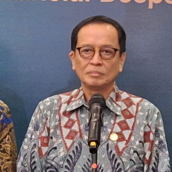Kepala Eksekutif Pengawas Perbankan Otoritas Jasa Keuangan (OJK) Dian Ediana Rae dalam Indonesia Islamic Finance Summit 2025, Senin (3/11/2025).