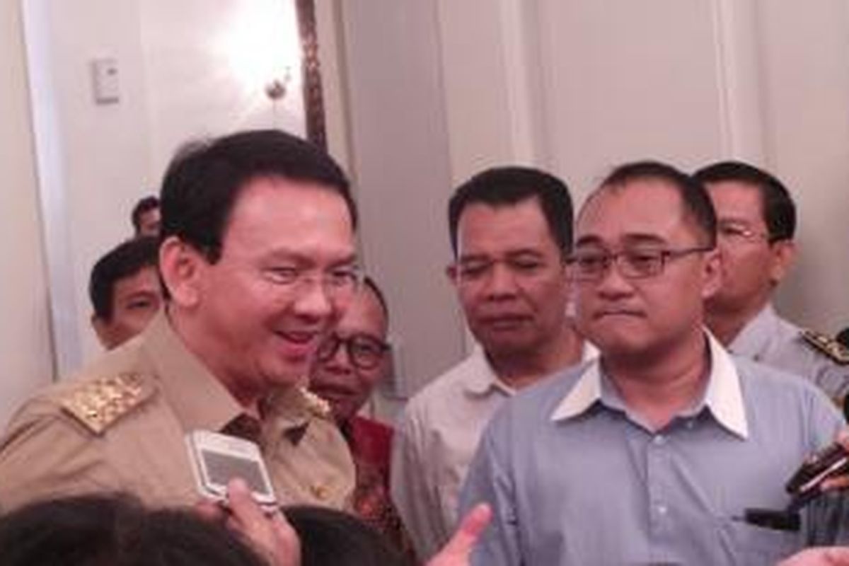 Gubernur DKI Jakarta Basuki Tjahaja Purnama bersama Ketua Kopaja Nanang Basuki, seusai melakukan pertemuan di Balai Kota, Rabu (24/6/2015). 