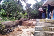 Suami Istri Hanyut Terseret Arus Sungai di Cianjur