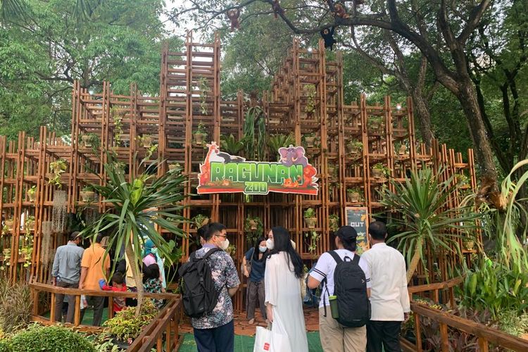 Pemerintah Provinsi DKI Jakarta menggelar Festival Flora dan Fauna yang memamerkan berbagai macam tanaman dan hewan di Taman Lapangan Banteng, Jakarta Pusat, Jumat (26/8/2022).