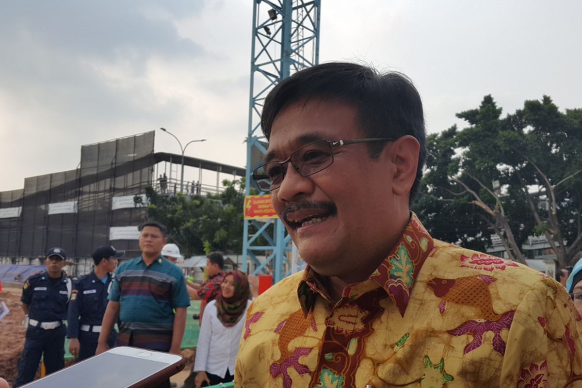 Wakil Gubernur DKI Jakarta Djarot Saiful Hidayat saat meninjau pembangunan Rumah Susun Sewa Tingkat Tinggi Pasar Rumput, Jakarta Selatan, Rabu (3/5/2017).