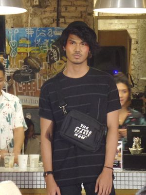 Salah satu koleksi Filosofi Kopi Apparel.