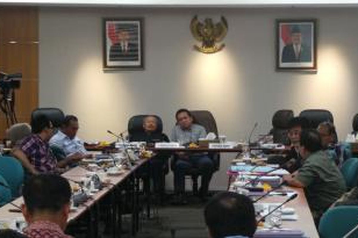 rapat banggar DPRD DKI yang dipimpin Mohamad Taufik dan Ferrial Sofyan, di Gedung DPRD DKI, Sabtu (12/12/2015).