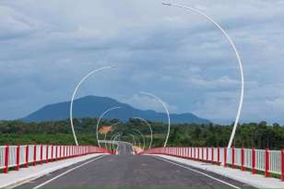 Jembatan Kapuas Tayan, Kabupaten Sanggau, Kalimantan Barat.