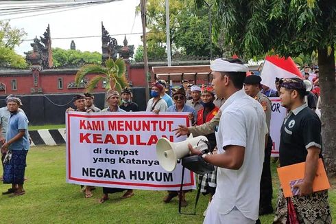 Geruduk Polres Buleleng, Massa Desa Adat Sudaji Desak Polisi Tangkap Pelaku Vandalisme di Pura