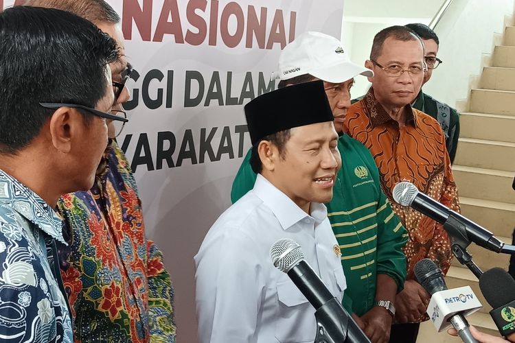 Ketua Umum PKB Muhaimin Iskandar (tengah)