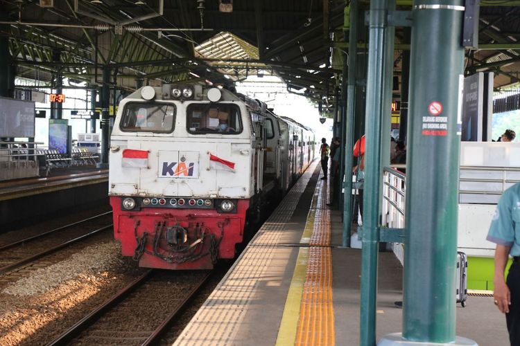 Cara beli tiket kereta api periode Nataru 2022/2023 melalui aplikasi KAI Access
