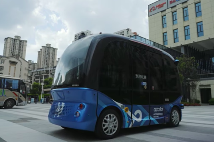 Bus tanpa sopir Apollo yang mulai beroperasi di China