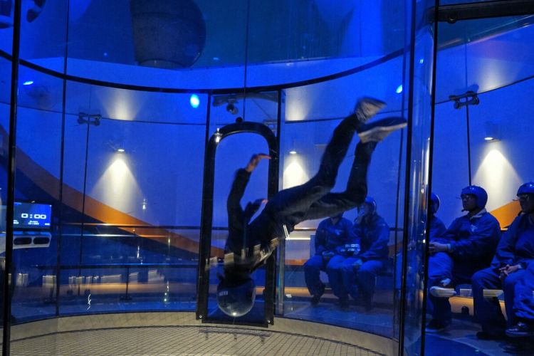 iFly merupakan wahana simulator skydiving yang bisa dinikmati secara gratis selama anda berpesiar di kapal Ovation of The Seas.