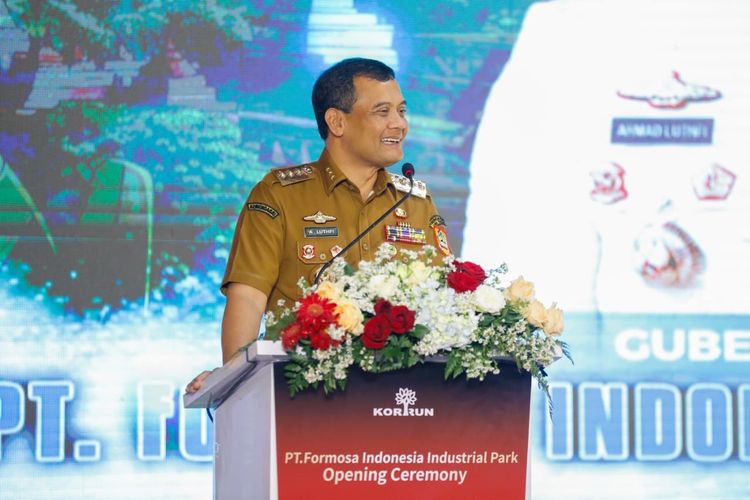 Gubernur Ahmad Luthfi melakukan sambutan dalam peresmian  pabrik tekstil PT Formosa Industrial Park di Jepara