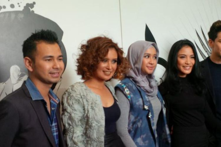 Para personel Bukan Bintang Biasa (BBB) diabadikan saat peluncuran single terbaru 'Best Friend Forever', di Hotel Icon, Kemang, Mampang Prapatan, Jakarta Selatan, Kamis (22/10/2015).