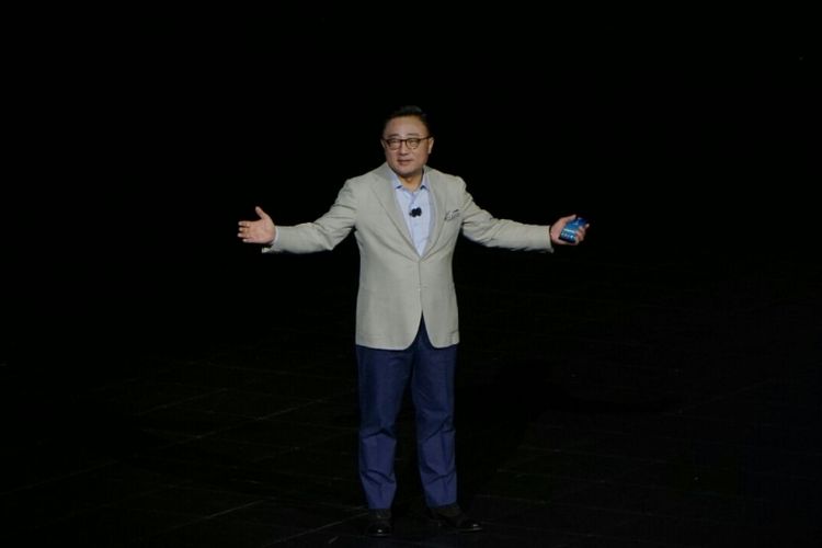 President Mobile Communication Business Samsung, DJ Koh, meresmikan Galaxy Note 8, di New York, AS.