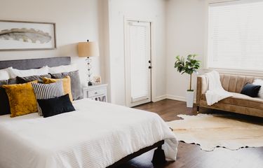 Di masa pandemi jangan menggunakan housekeeping, bersihkan sendiri kamar hotel Anda.