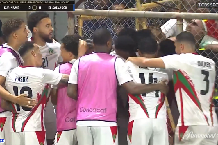 Timnas Suriname di ambang lolos ke Piala Dunia 2026 setelah mengalahkan El Salvador 4-0 pada lanjutan laga Kualifikasi Piala Dunia 2026 zona Concacaf, Jumat (14/11/2025) pagi WIB.