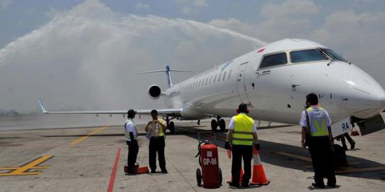 A Garuda Indonesia CRJ1000