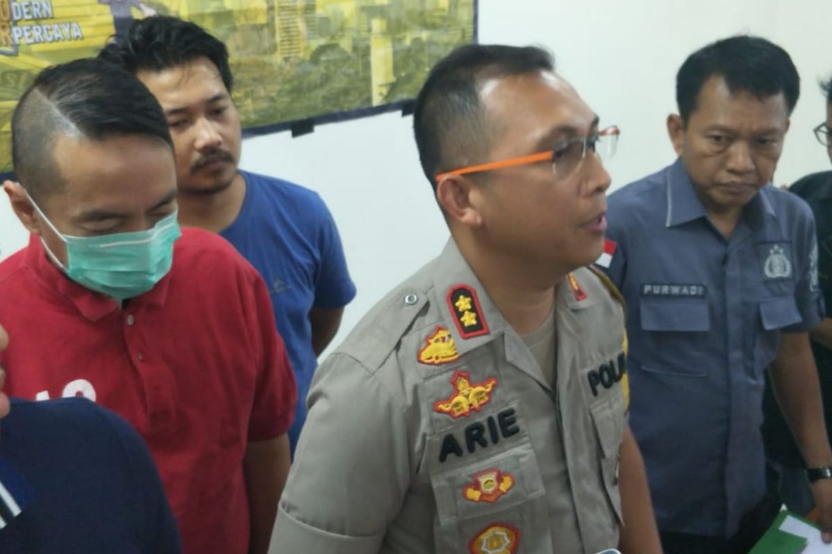 Pengemudi mobil BMW yang keluarkan pistol saat macet di Jalan Alaydrus, Gambir, Jakarta Pusat, ditangkap. Sabtu (15/6/2019)
