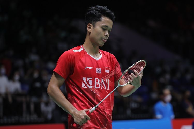 Anthony Sinisuka Ginting saat bertanding melawan sesama tunggal putra Indonesia Chico Aura Dwi Wardoyo dalam rangkaian perempat final Malaysia Masters 2022 di Axiata Arena, Kuala Lumpur, pada Jumat (8/7/2022). 