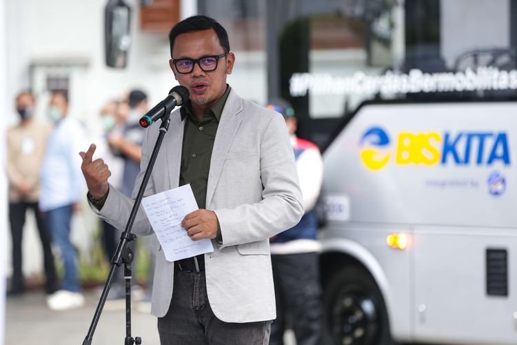 Wali Kota Bogor Bima Arya saat peluncuran pengoperasian Bus Kita Trans Pakuan di Balai Kota Bogor, Selasa (2/11/2021). Moda transportasi ini selain akan menggantikan angkot juga memberikan kenyamanan dan kemudahan bagi warga di Kota Bogor.
