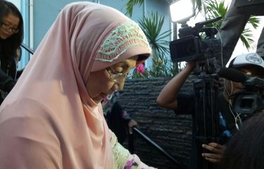Nani Wijaya usai menjadi bintang tamu acara bincang-bincang di salah satu stasiun televisi, di kawasan Tendean, Jakarta Selatan, Selasa (4/4/2017).