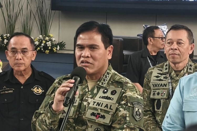 TNI AL Mulai Latihan Daratkan Heli di Kapal Induk untuk Padamkan Karhutla