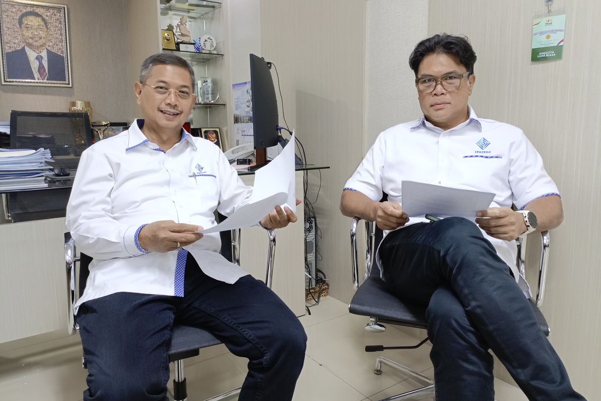 Ketua Umum Inkindo Erie Haryadi (kiri) menjelaskan situasi organsisai terkini dan peran strategis dalam pembangunan nasional di tengah efisiensi anggaran pemerintah, Jumat 921/3/2025).