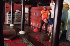 Mengintip Tradisi Bebersih Masjid Jelang Ramadhan di Cirebon