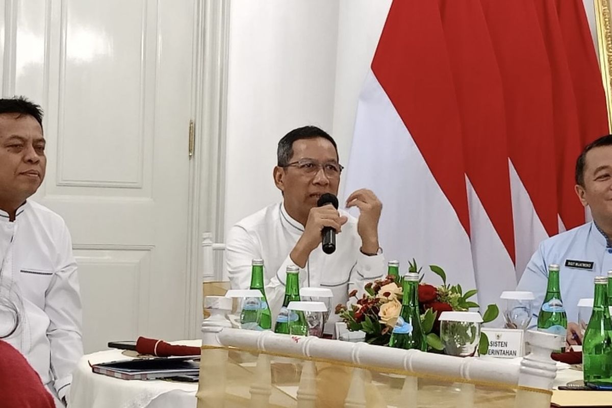 Penjabat Gubernur DKI Jakarta Heru Budi Hartono saat menjelaskan prihal nama JakLingko yang dianggap diaganti Mikrotrans. Penjelasan itu disampaikan Heru di Balai Kota DKI Jakarta pada Jumat (28/7/2023).